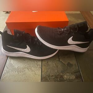 Nike Men's Black and White Athletic Shoes